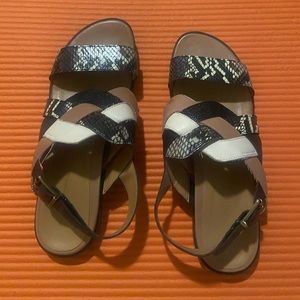 Vionic Black/Tan/White Sandals gently used.